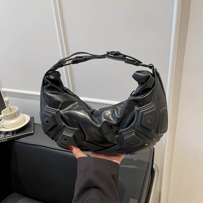 Dunkle Trendige Halbmondförmig – Women Bags 2026 Trends Bewertung und Preis